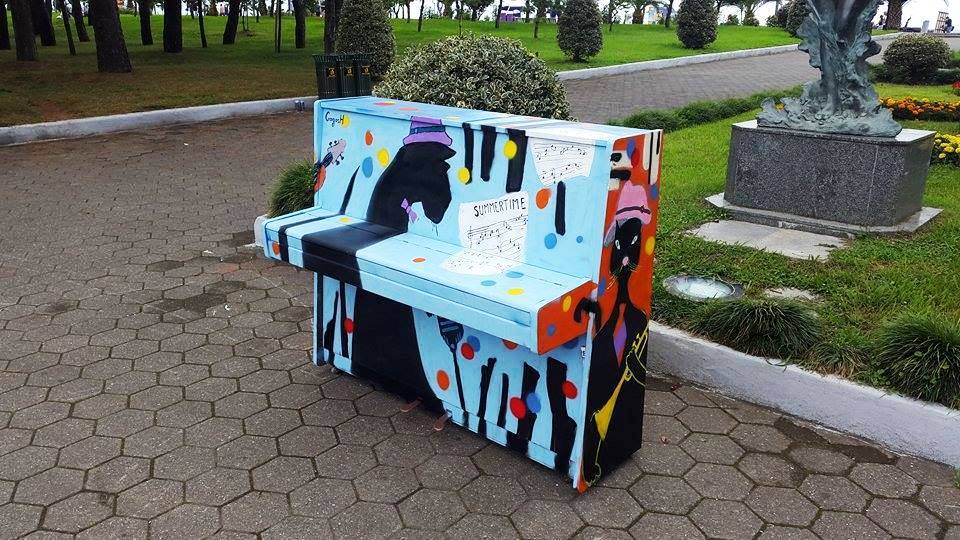 Throw Trash in the “Singing” Bin and Make it Sing a “Clean song” geotv.ge