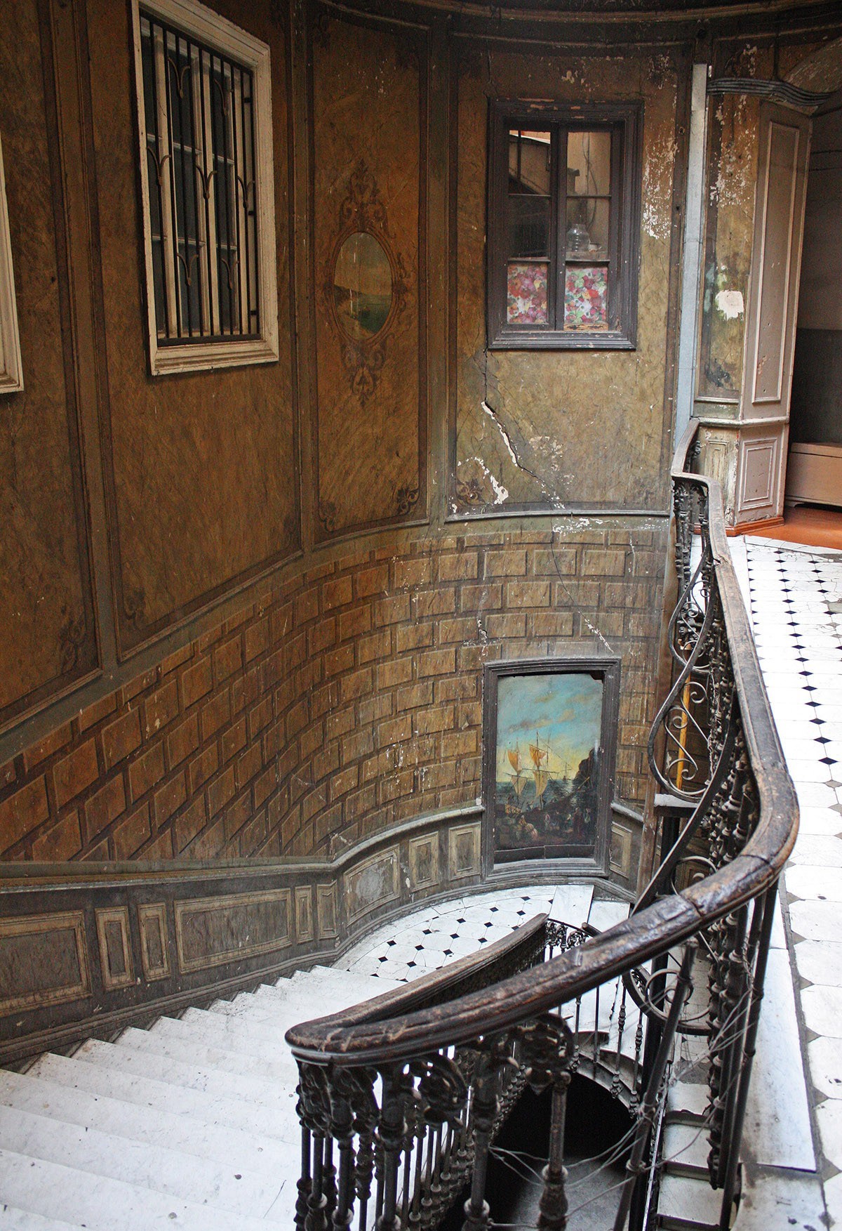 Old hotel in Tbilisi where Knut Hamsun stayed - View vintage photos geotv.ge