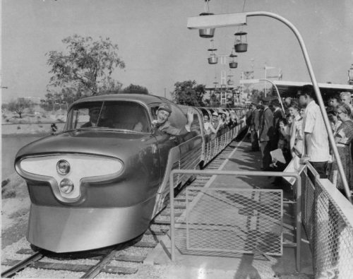 The birth of Disneyland - Vintage photos of its construction geotv.ge