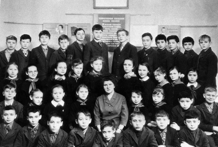 A look deep into the past - Photos of young Vladimir Putin geotv.ge