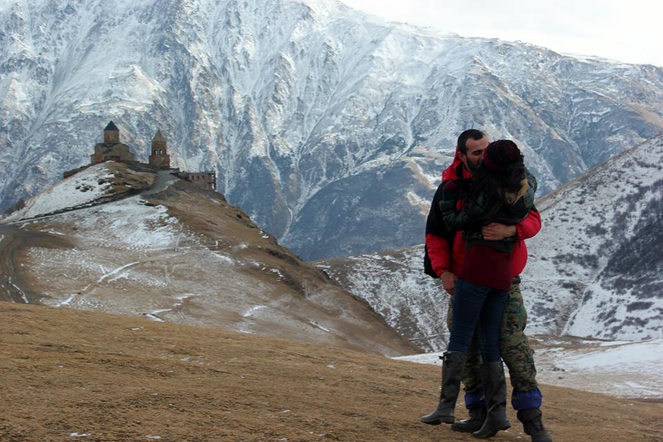 Love at first... height - A Georgian couple gets married at 4000m above sea level in Kazbegi geotv.ge