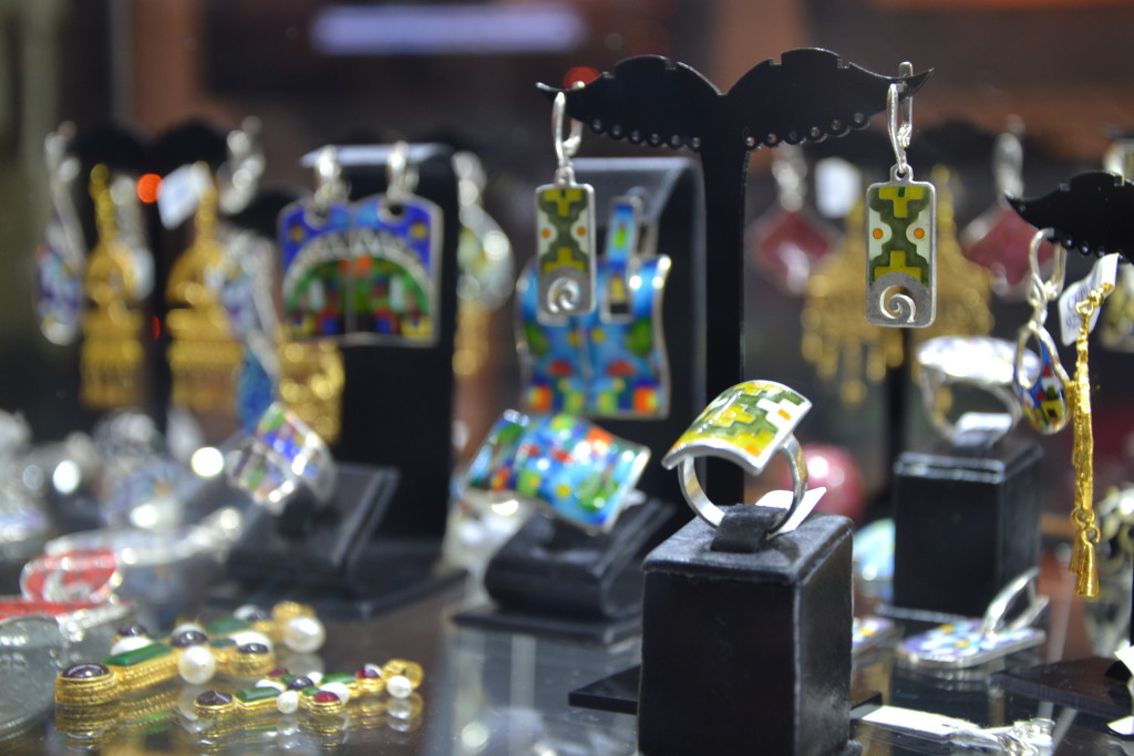 Neither magnets, nor wine: What to bring from Georgia as a present? geotv.ge