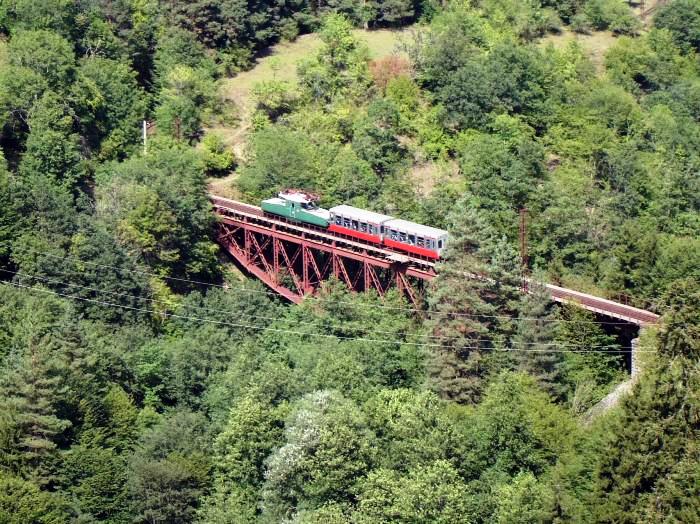 Eiffel’s bridge in Georgia and an unforgettable trip by a tiny “Kukushka” train geotv.ge