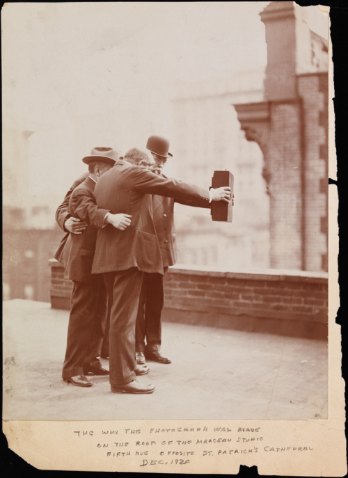 First selfies – Awesome photos of five photographers taken in 1920 geotv.ge