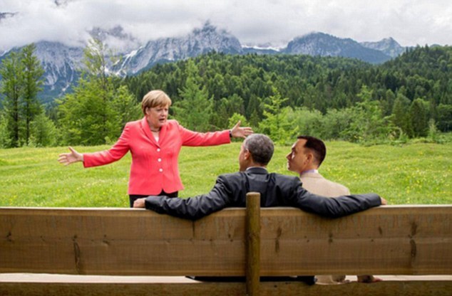 Shopped photos of Angela Merkel talking to Barack Obama take the internet by storm geotv.ge
