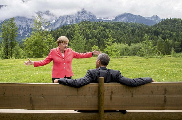 Shopped photos of Angela Merkel talking to Barack Obama take the internet by storm geotv.ge