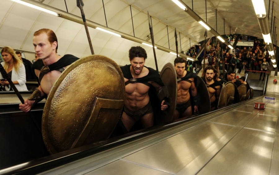 Spartan warriors in the London underground – What would be your reaction? geotv.ge