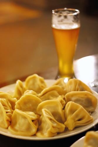 How to Eat Like a Georgian - Exploring The Supra Feast geotv.ge