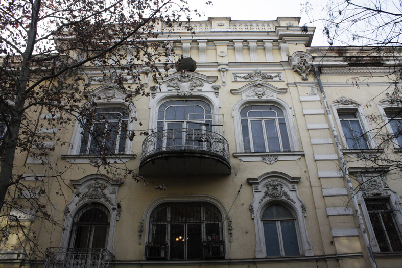 Elegant Baroque-Persian style Tbilisi Academy of Arts in need of restoration geotv.ge