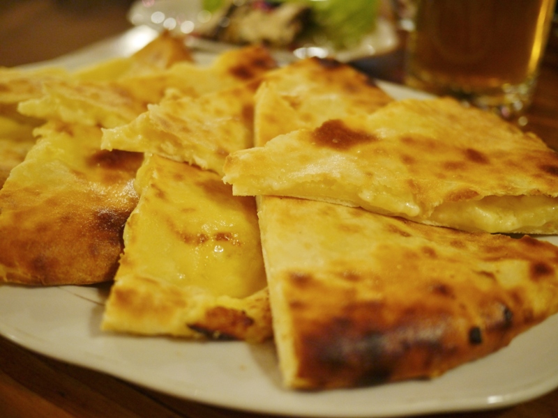 Georgian khachapuri listed among world street foods under $4 geotv.ge