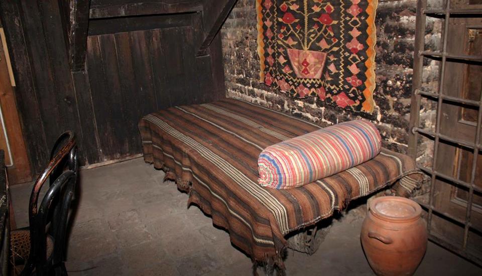 World’s smallest museum is in Tbilisi – Place where Pirosmani lived geotv.ge