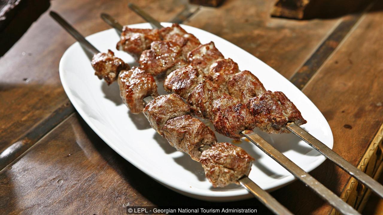 How to survive a Georgian feast – BBC geotv.ge