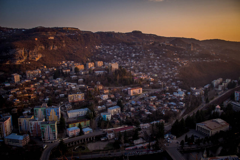 Foreign traveling couple’s journey in the Cable Car City of Georgia geotv.ge