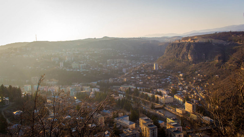 Foreign traveling couple’s journey in the Cable Car City of Georgia geotv.ge