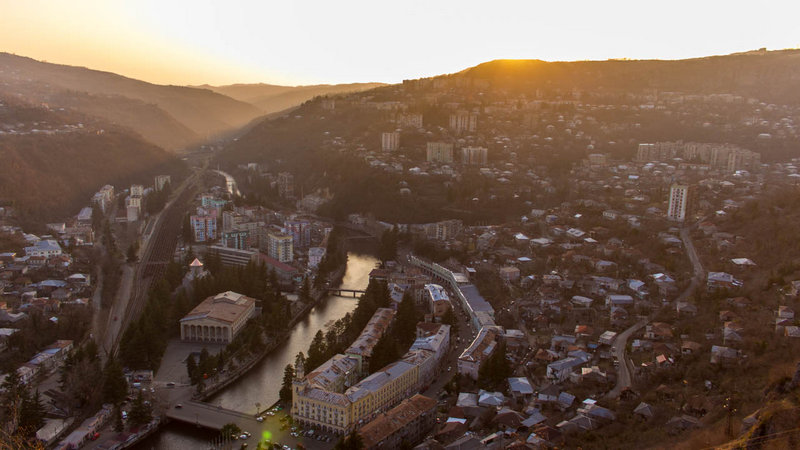 Foreign traveling couple’s journey in the Cable Car City of Georgia geotv.ge