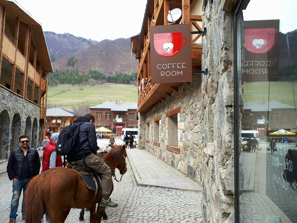 Ukrainian traveler opens coffee shop in Svaneti geotv.ge