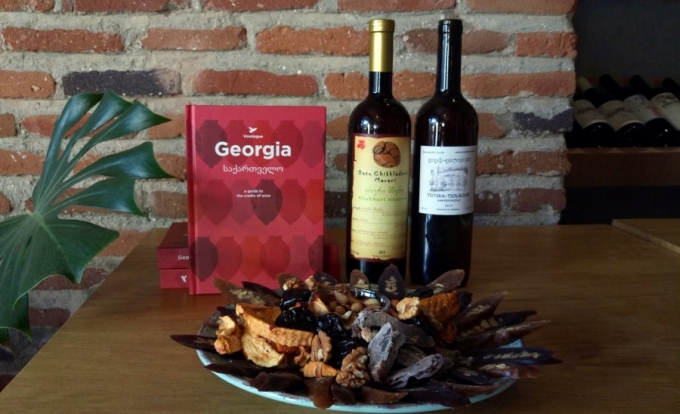 Famous blogger’s book about Georgian wine among the best books on drink of 2017 geotv.ge