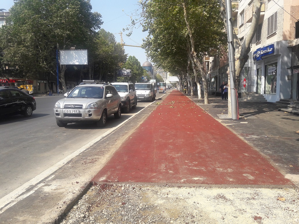 Bike lane is almost ready on Pekini Street, Tbilisi geotv.ge
