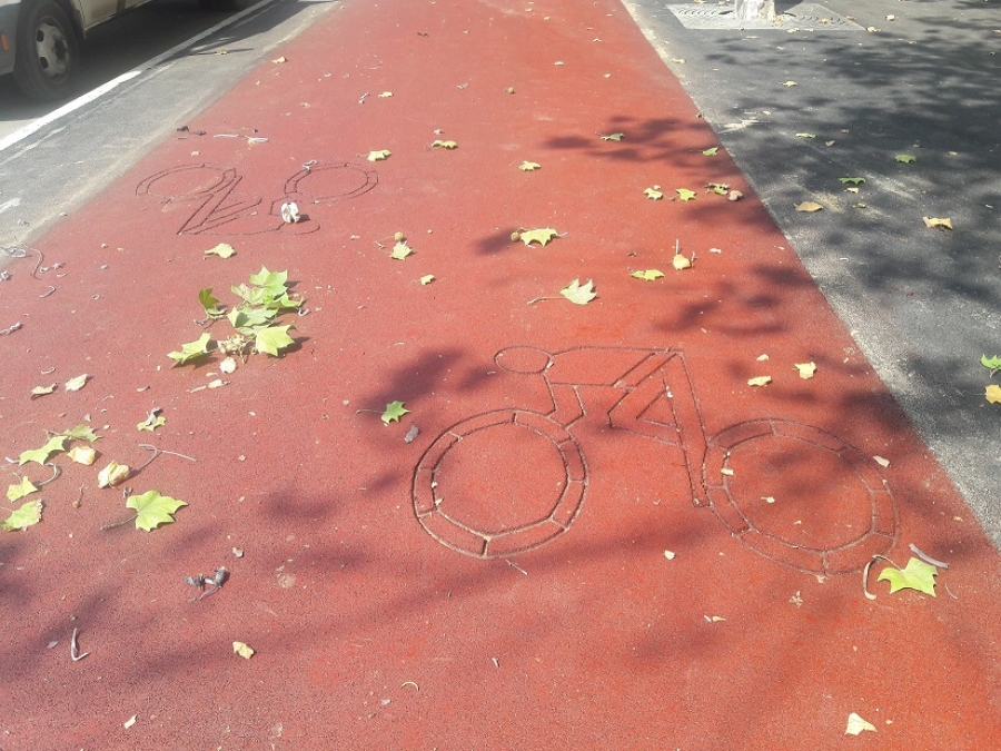 Bike lane is almost ready on Pekini Street, Tbilisi geotv.ge