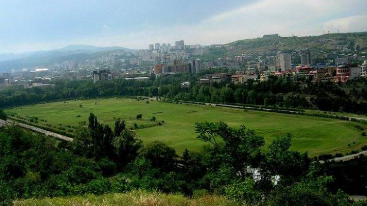 Citizens protest construction of two-story overpass road near former Tbilisi hippodrome geotv.ge