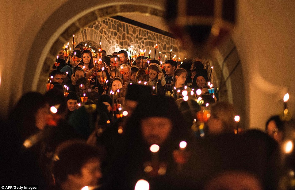 Stunning Holy Fire Ritual at the Tomb of Jesus in Jerusalem geotv.ge
