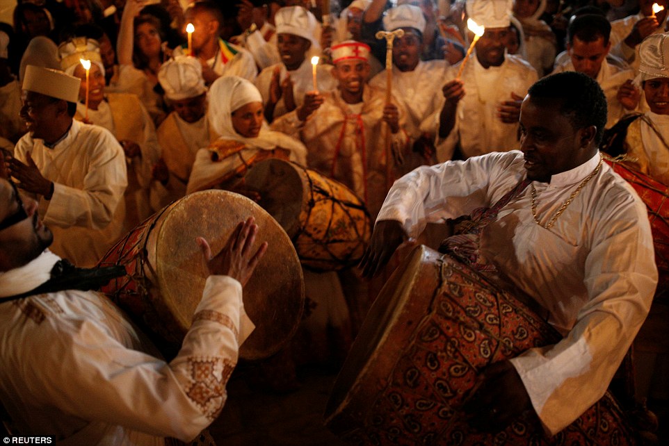 Stunning Holy Fire Ritual at the Tomb of Jesus in Jerusalem geotv.ge