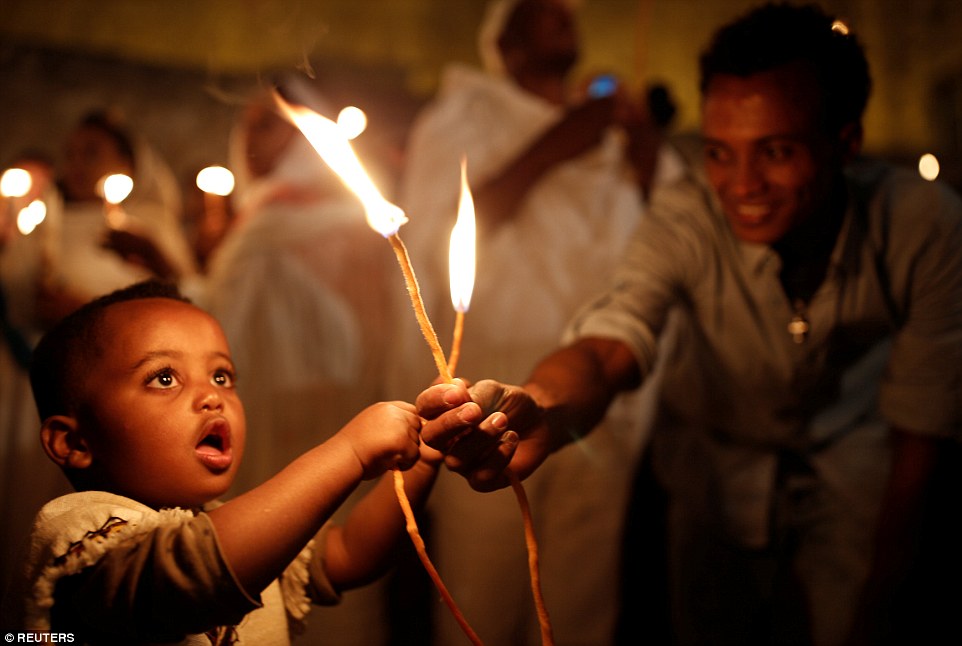 Stunning Holy Fire Ritual at the Tomb of Jesus in Jerusalem geotv.ge