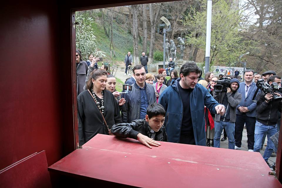 Tbilisi City Hall gifts food stand to a teenager street vendor with cerebral palsy geotv.ge
