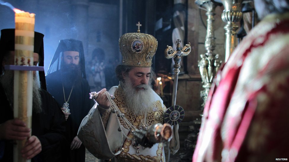 Stunning Holy Fire Ritual at the Tomb of Jesus in Jerusalem geotv.ge