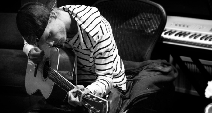 Famous Swedish DJ Avicii dies aged 28 geotv.ge