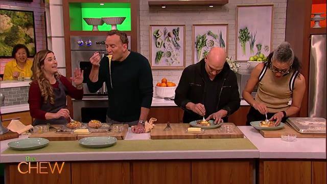 Famous American culinary show teaches how to prepare Georgian cheese boat geotv.ge