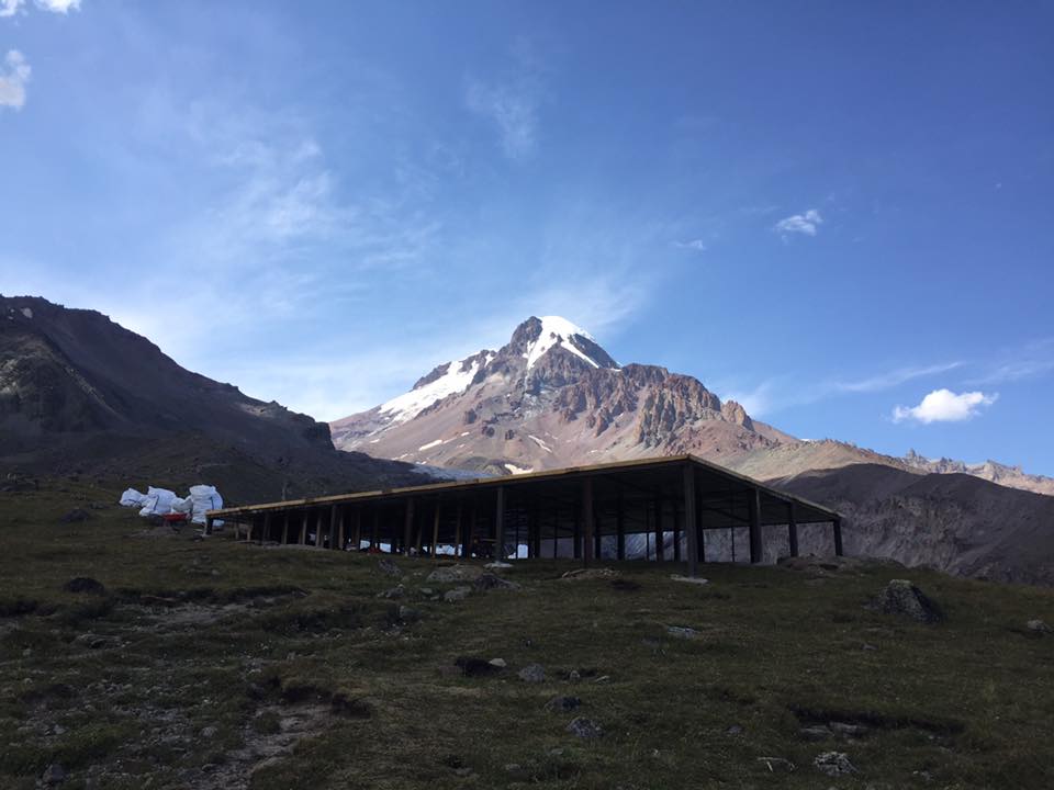 New mountain hut on Mount Kazbegi geotv.ge