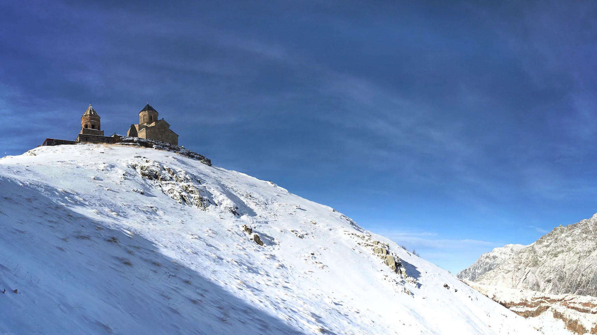 New mountain hut on Mount Kazbegi geotv.ge