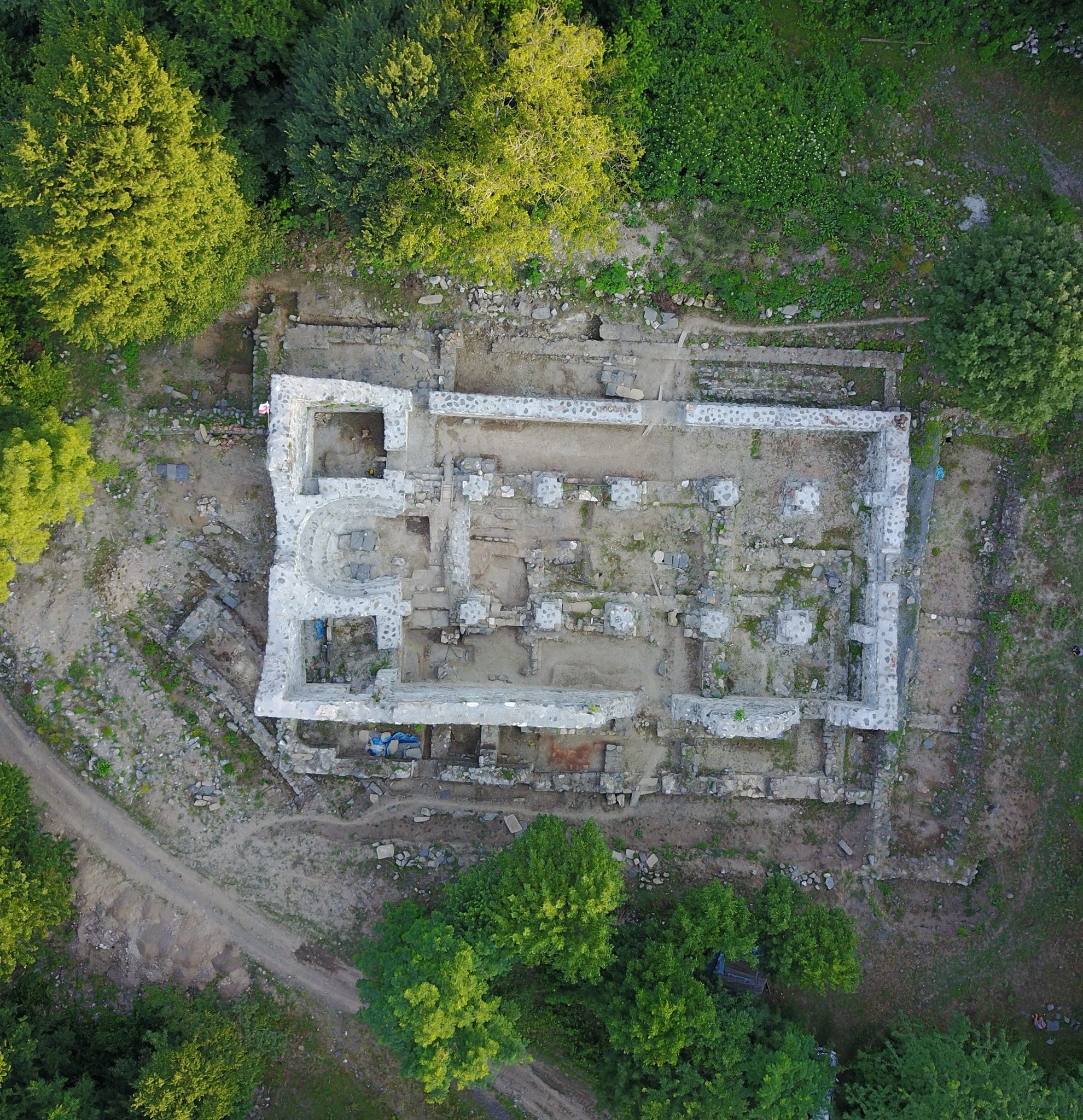 Discovery of the largest and oldest Basilica in Georgia geotv.ge