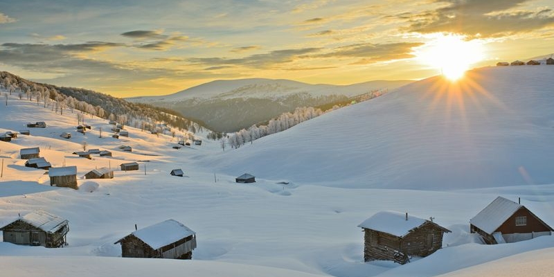 Georgia’s Goderdzi resort turned into vanilla ice cream “wonderland” by pink snow geotv.ge