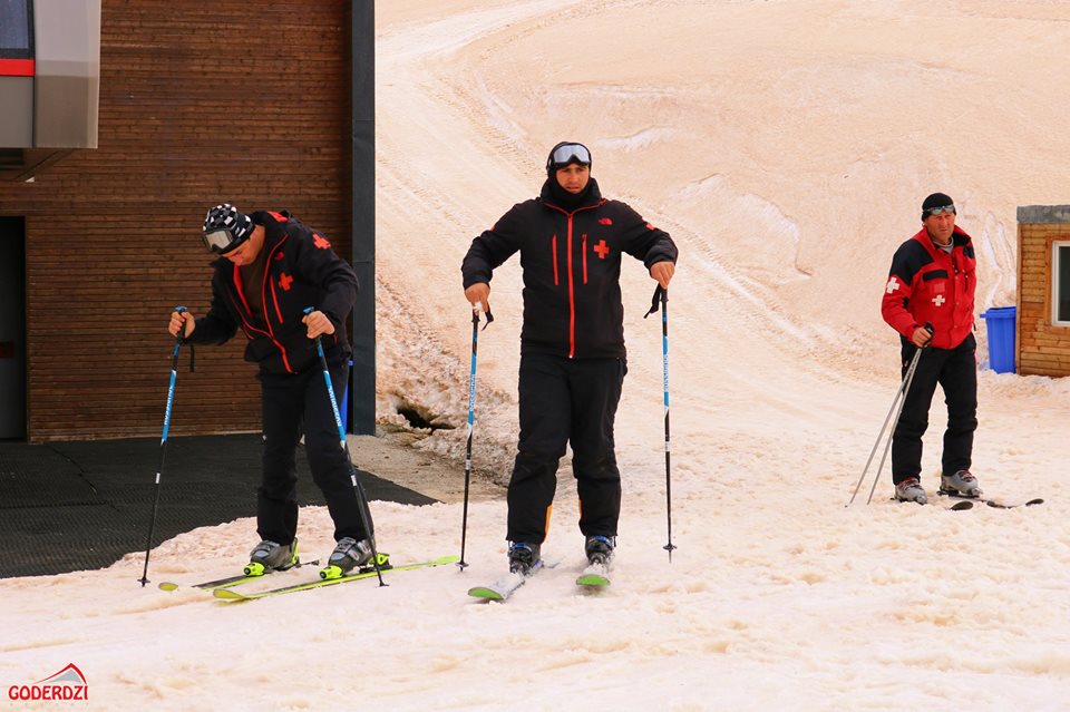 Georgia’s Goderdzi resort turned into vanilla ice cream “wonderland” by pink snow geotv.ge