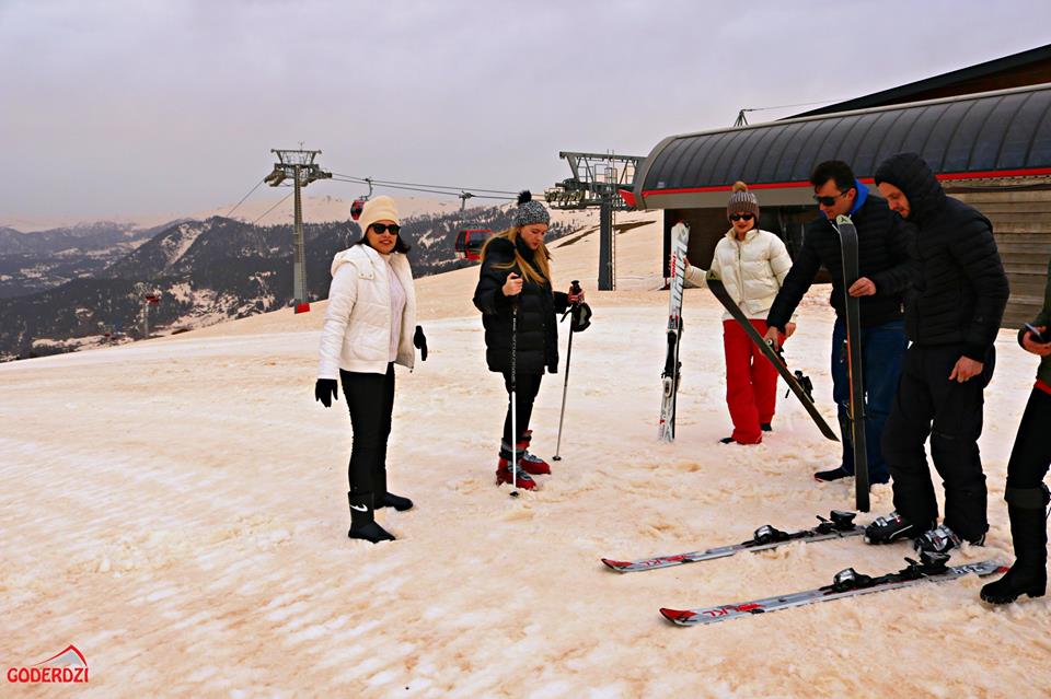 Georgia’s Goderdzi resort turned into vanilla ice cream “wonderland” by pink snow geotv.ge