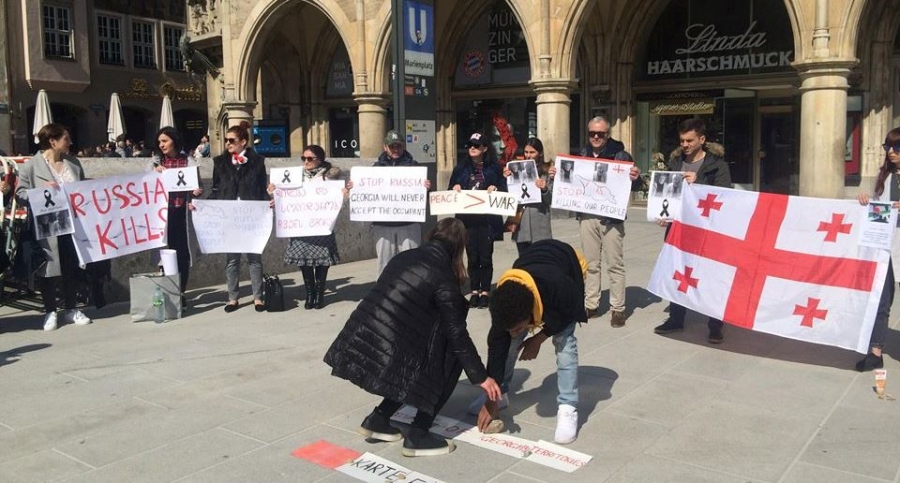 Georgian students and emigrants protest Russian occupation in the center of Munich geotv.ge