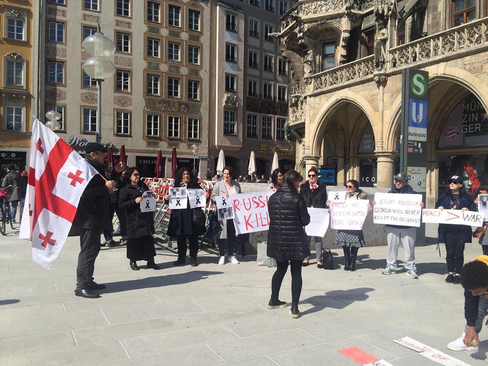 Georgian students and emigrants protest Russian occupation in the center of Munich geotv.ge