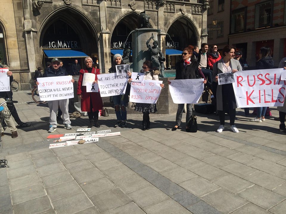 Georgian students and emigrants protest Russian occupation in the center of Munich geotv.ge