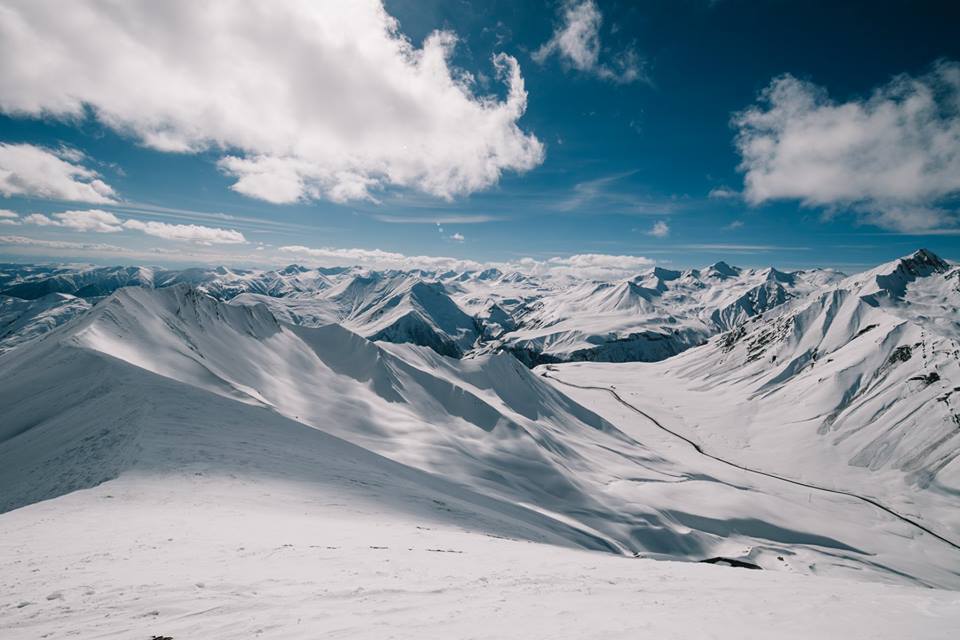 Tourist who jumped from Gudauri ski lift shares his own story by defending resort administration geotv.ge
