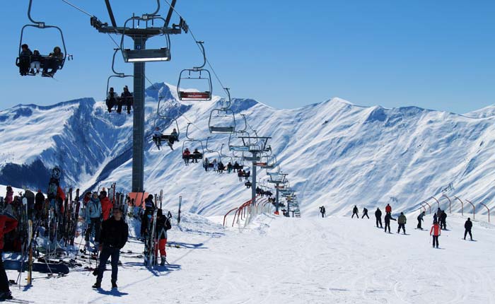 Tourist who jumped from Gudauri ski lift shares his own story by defending resort administration geotv.ge