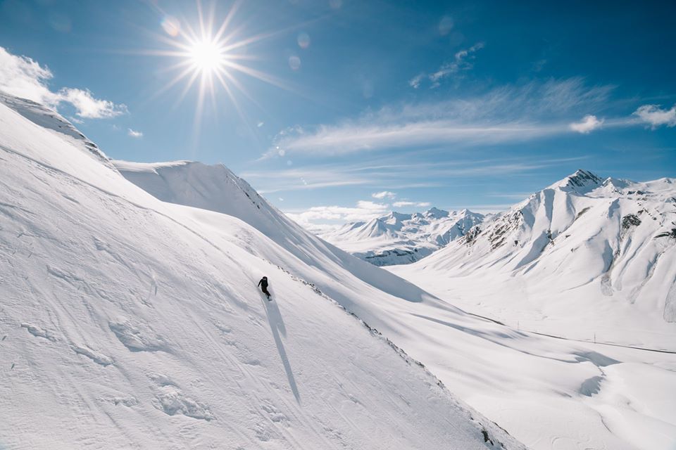 Tourist who jumped from Gudauri ski lift shares his own story by defending resort administration geotv.ge