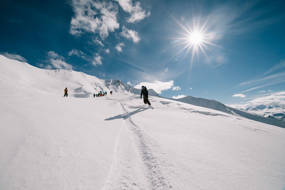 Tourist who jumped from Gudauri ski lift shares his own story by defending resort administration geotv.ge