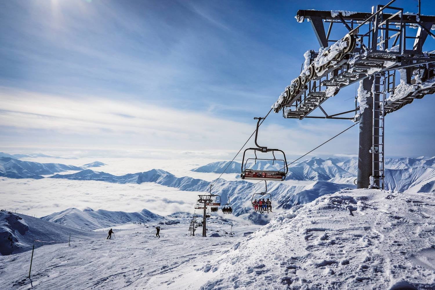 Tourist who jumped from Gudauri ski lift shares his own story by defending resort administration geotv.ge
