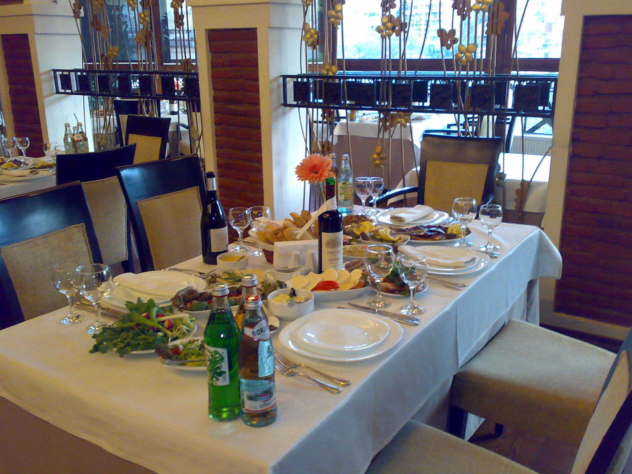 Restaurant Old Metekhi - Synthesis of Georgian traditions and fine taste geotv.ge