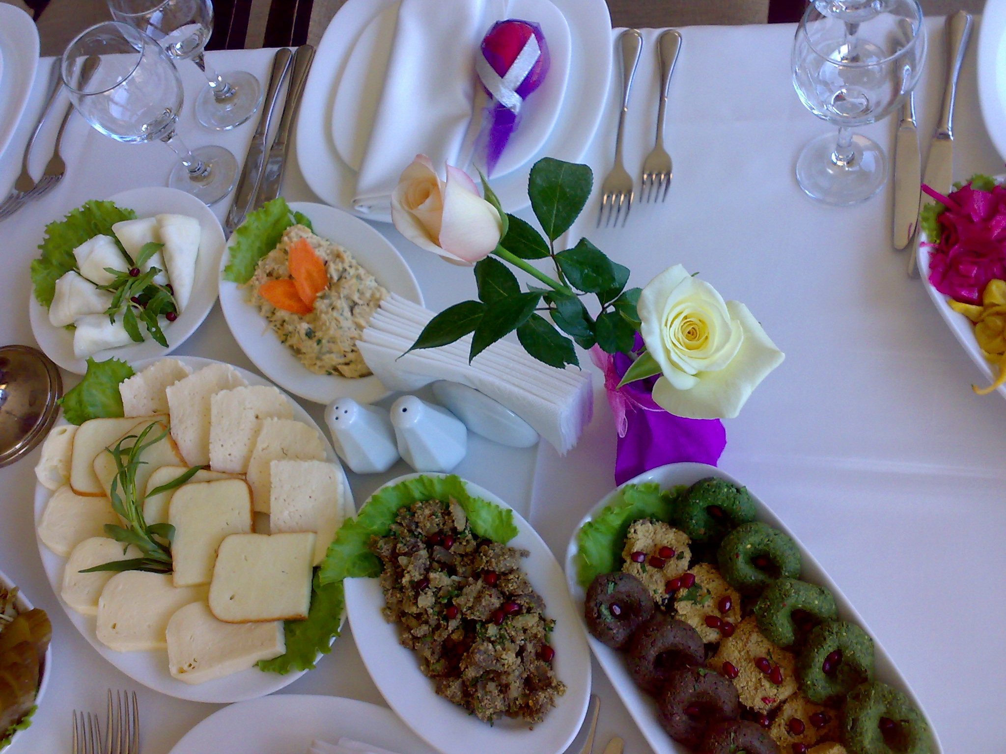 Restaurant Old Metekhi - Synthesis of Georgian traditions and fine taste geotv.ge
