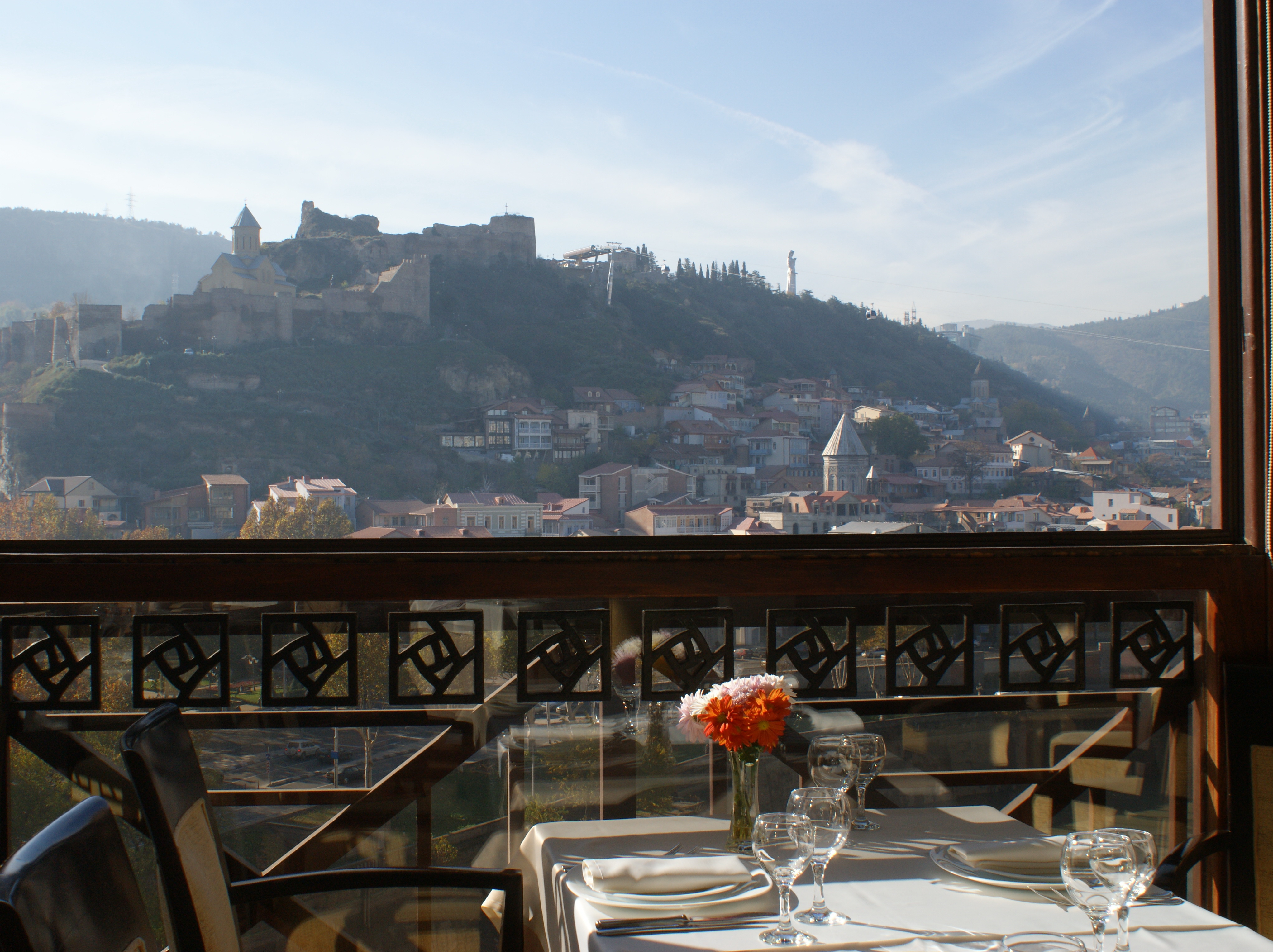 Restaurant Old Metekhi - Synthesis of Georgian traditions and fine taste geotv.ge