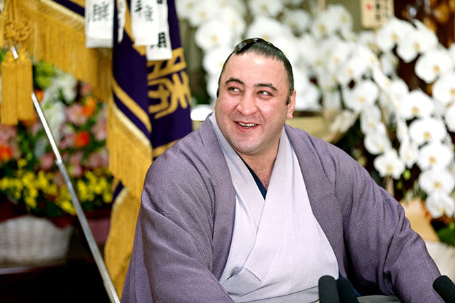 Georgian sumo wrestler beats 40-time champion in 12th big match geotv.ge