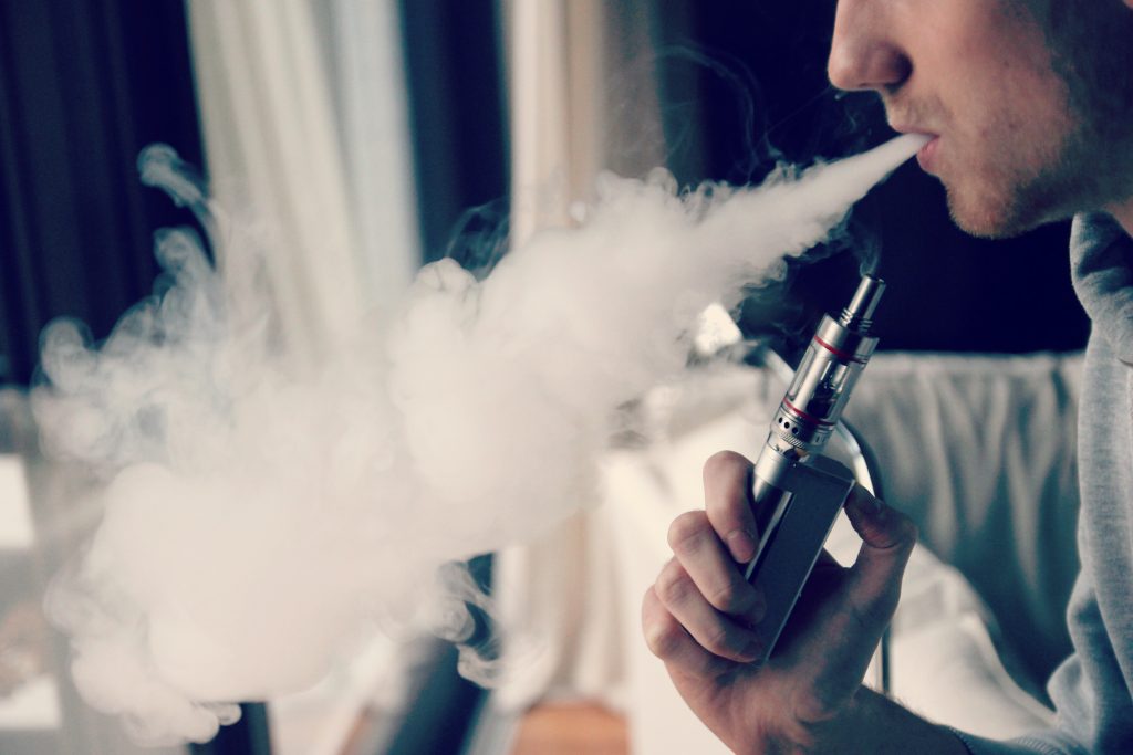 Smoking not to be allowed in cafes and public spaces from May 1 in Tbilisi geotv.ge